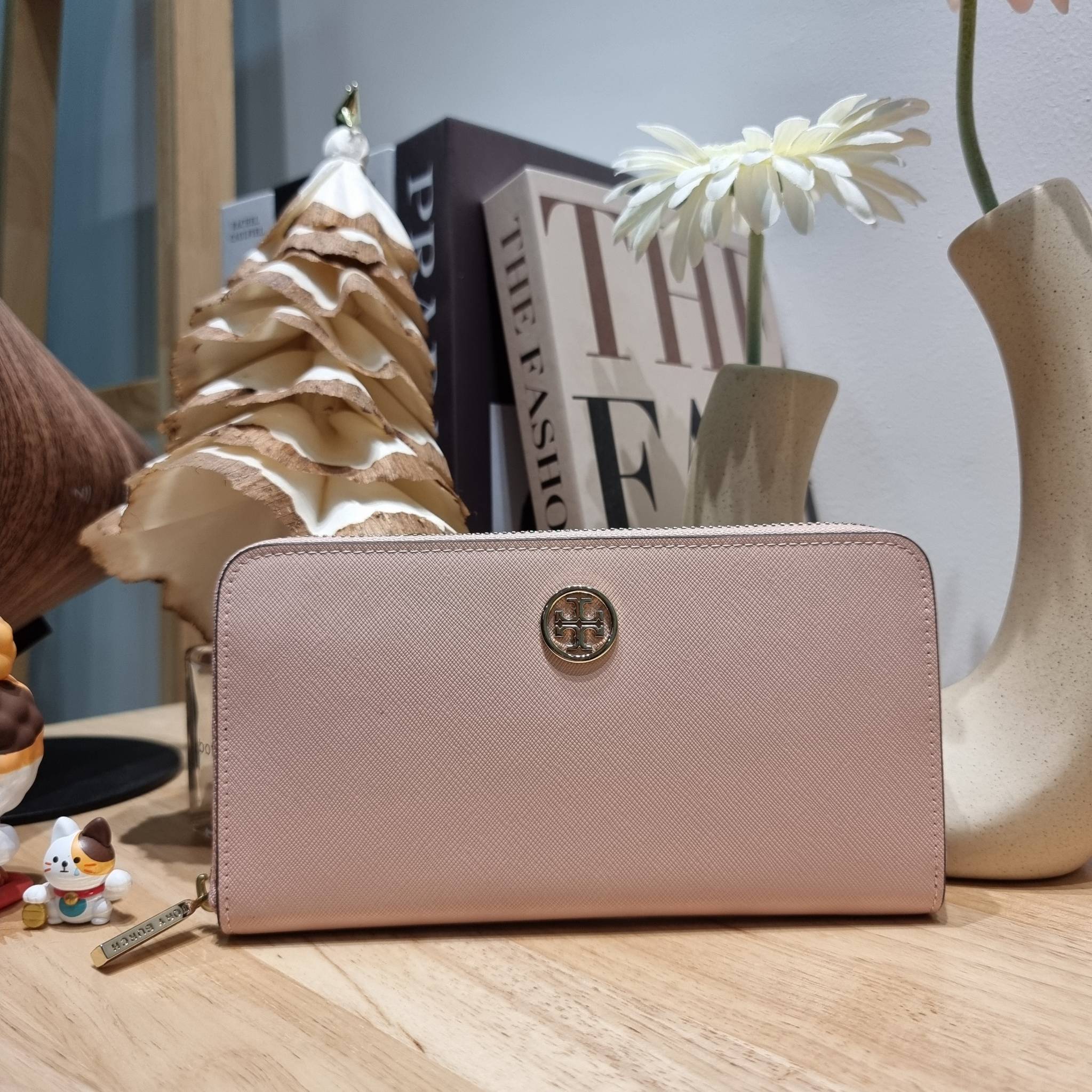 TORY BURCH ROBINSON MULTI GUSSET ZIP CONTINENTAL WALLET รุ่นหายาก พร้อมสีน่ารักน่าใช้ ต้อนรับเดือนแห่งความรัก!! กับกระเป๋าสตางค์ใบยาว ขนาดกำลังพอเหมาะ ดีไซน์เรียบหรู