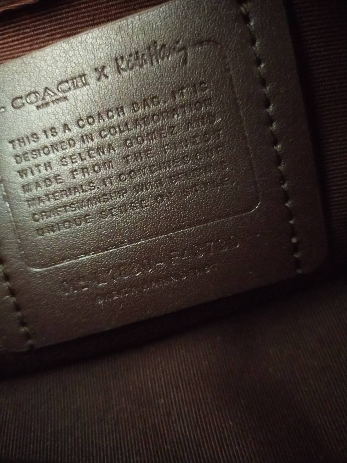 COACH KEITH HARING CANTEEN CROSSBODY IN SIGNATURE CANVAS WITH PATCHES F48730 กระเป๋าทรงกลมสุดเก๋ ไม่เหมือนใคร ตกแต่งลายให้มรความน่ารัก โดดเด่นขึ้นมา สะพายไปไหนก็สวยไม่เหมือนใคร ภายในกว้าง ใส่ของได้เยอะ กระเป๋าเปิดปิดด้วยซิป ใครย้งไม่มี รีบจับ รีบจองกันเลย