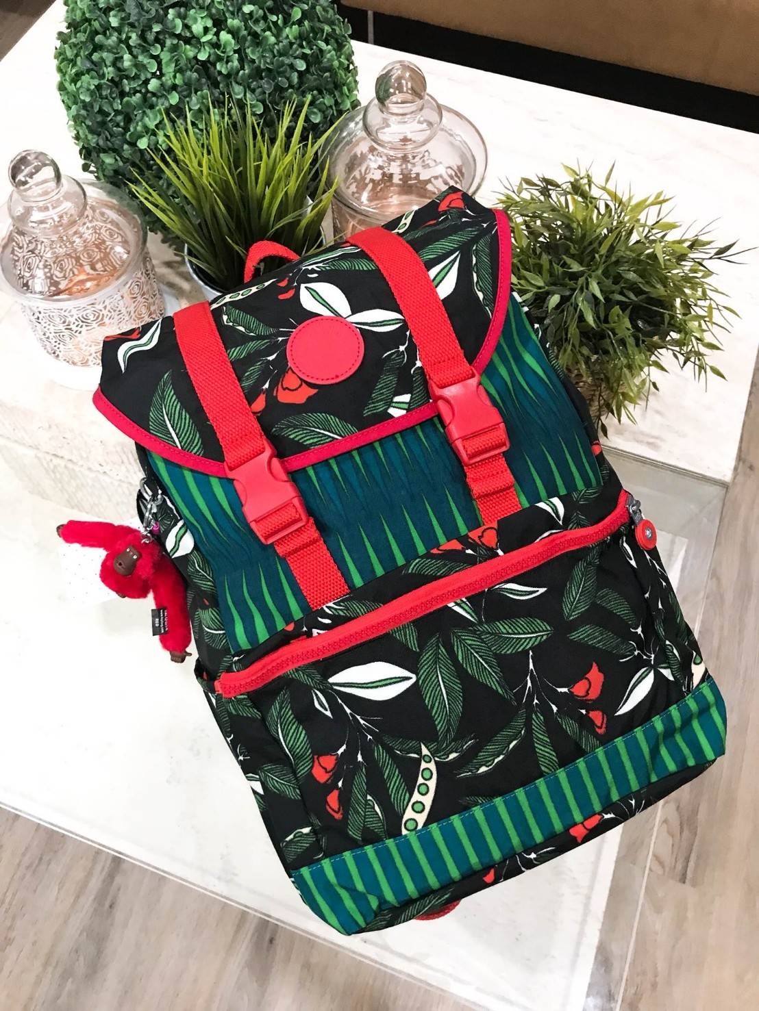 KIPLING EXPERIENCE PREMIUM BACKPACK (LARGE) รุ่นยอดนิยมใบใหญ่กำลังดีวัสดุ Nylon+Polyester100% น้ำหนักเบา Multicolor ลวดลายสวยตามคอนเซปคอลเลคชั่นใหม่ มีช่องซิปใส่ของด้านหน้าช่องใส่ของด้านข้าง2ฝั่ง หัวซิปเเบรนด์ ภายในมีช่องใส่ Notebook พร้อมฟองน้ำ Support ค