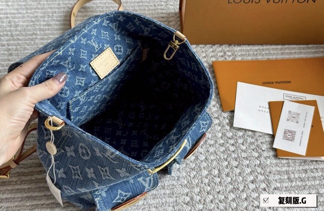 LV Venice backpack iconic Monogram Denim Washed กระเป๋าดีไซน์เป้สะพายหลัง ใบเล็กน่ารักน่าใช้ งานเดนิมสุดไอคอนิก อีกหนึ่งรุ่น Best seller ที่ต้องมี!! พร้อมสีมาใหม่ที่พลาดไม่ได้!!