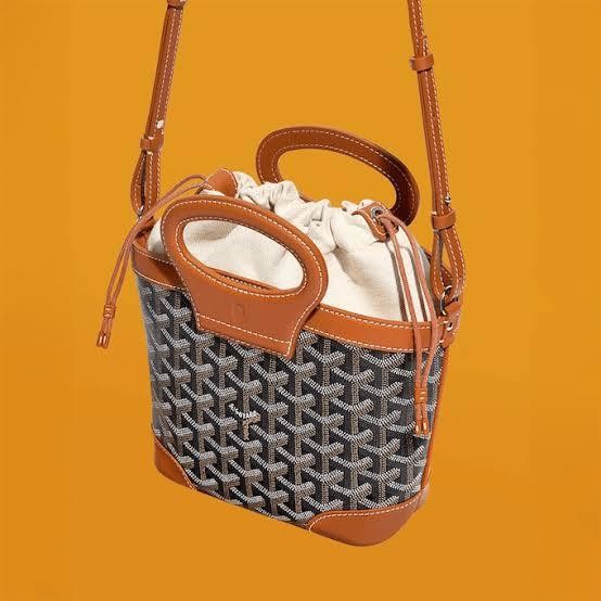 Goyard Beluga Mini Bag กระเป๋าสะพายทรงบัคเก็ต หูจับในตัว ภายในเป็นเชือกรูด น่ารักเกินต้าน เหมาะมากกับสาวๆสายแต่งตัวน่ารัก ขนาดกำลังพอดีไม่เล็กไม่ใหญ่เกินไป ควรมีมากค่า