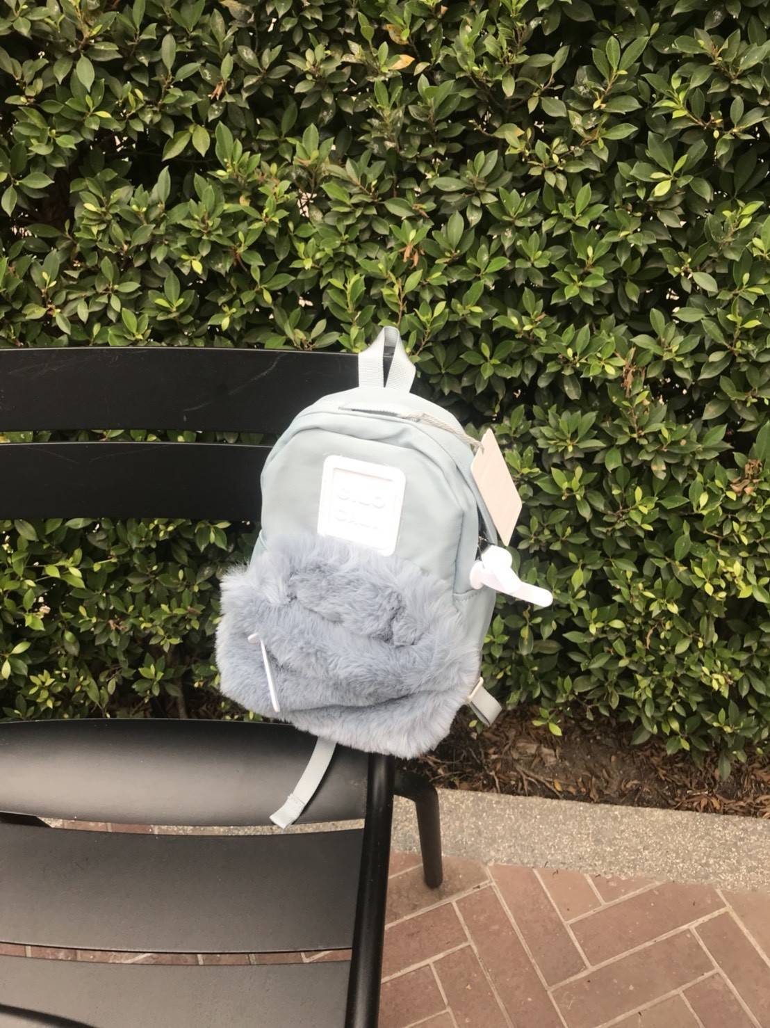 มาแล้ววว แบรนน้องใหม่ CILO CALA กระเป๋าเป้ที่ตอนนี้ฮิตในกลุ่มสาววัยรุ่นที่ญี่ปุ่น และนี้เป็นรุ่นลิมิตเตด CILOCALA FUR BACKPACK สะดุดตาตรงที่มีขนเฟอร์นุ่มนิ่ม อยู่ตรงช่องกระเป๋าซิปด้านหน้า ทำให้ใบนี้ดูน่ารัก หวาน ฟรุ้งฟริ้งขึ้น