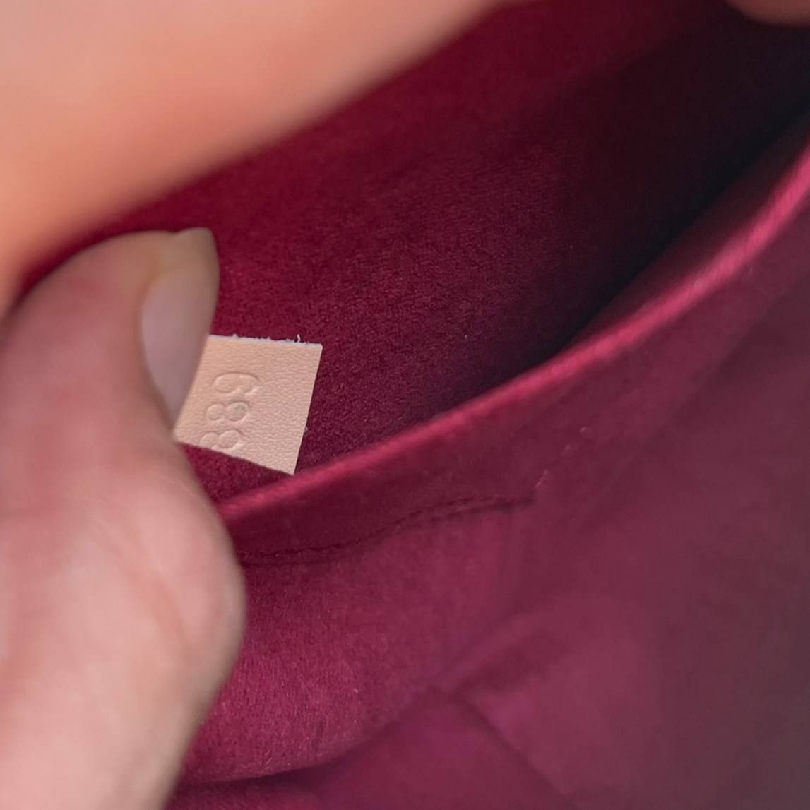 หนังแท้ LOUIS VUITTON POCHETTE SPEEDY BANDOULIÈRE 20 มาพร้อมสายผ้า มีให้เลือก2 สี ถ่ายสดจากสินค้าจริง ขนาดน่ารัก เป็น every look ที่หรูหรามากค่าา