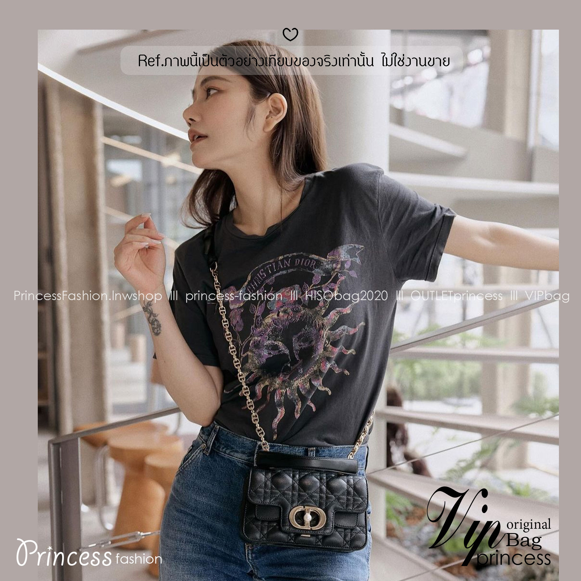 ORI หนังแท้ | Dior Jolie Top Handle Mini Bag กระเป๋าสะพายโจลี่ไซส์มินิหูจับในตัว ดีไซน์หรูหรา โดดเด่นด้วยฝาพับโลหะสีทอง ประดับมุกเรซินสีขาว มาพร้อมสายโซ่มีหนังรองบ่า สะพายไหล่หรือสะพายข้างได้ ทั้งกลางวันและกลางคืน