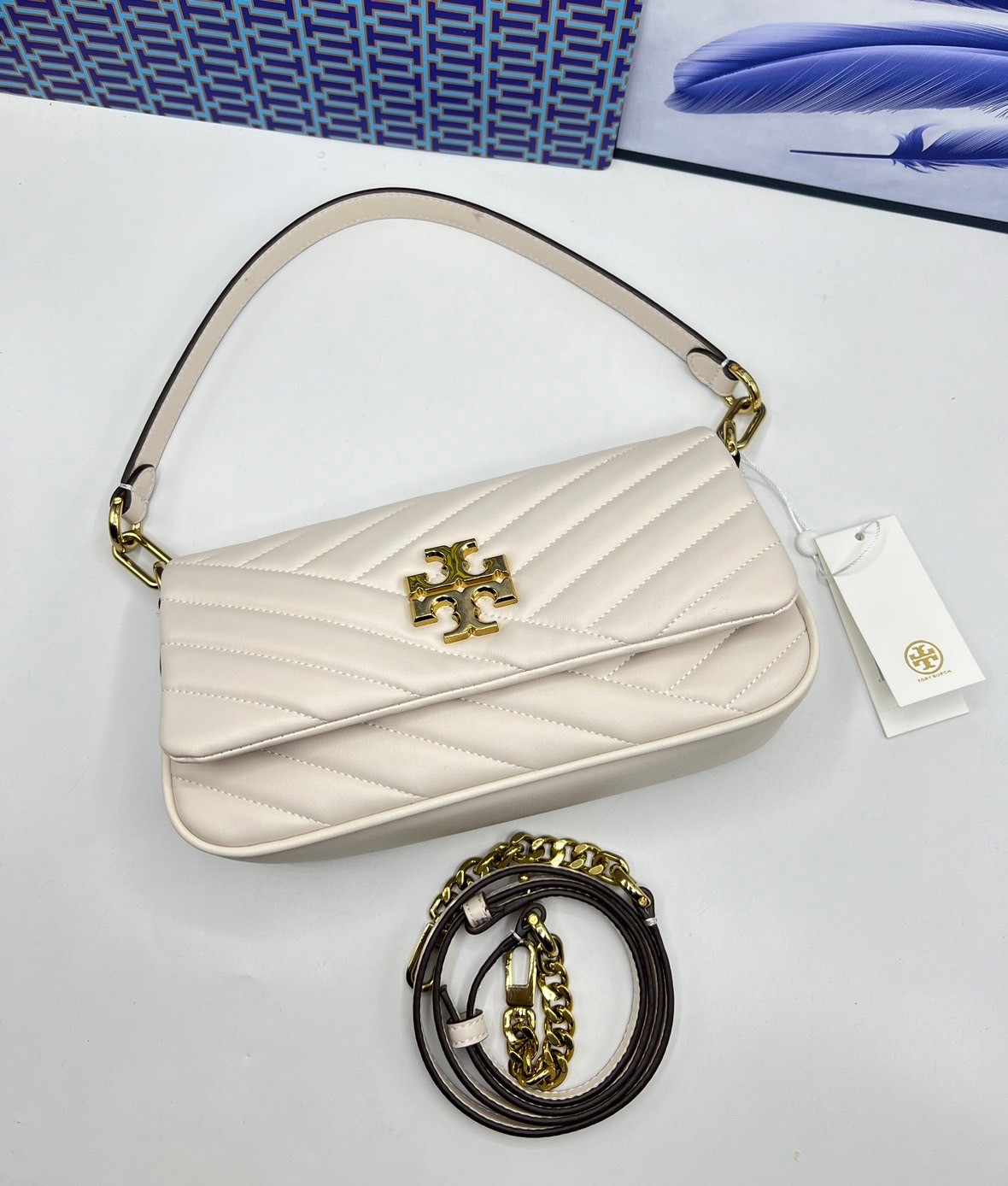 Tory Burch Kira Chevron Flap Small Shoulder Bag กระเป๋าสะพายดีไซน์รูปทรงคลาสสิค ดูผู้ดีหรูหรา เกรดออริ สลับแท้ 1:1 ใช้งานต่างประเทศได้