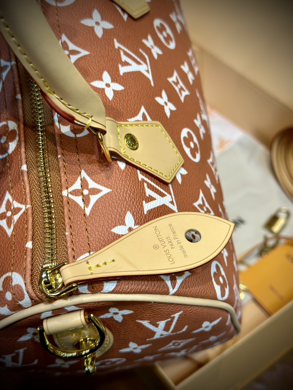 LV Speedy P9 Bandoulière 25 กระเป๋าสะพายสปีดี้รุ่นใหม่หรูหรา กระเป๋าทรงหมอนท็อปฮิตดีไซน์ใหม่ต้อนรับฤดูร้อน โดดเด่นด้วยการตกแต่งลายพิมพ์สดใส รูปทรงสวยตลอดกาล