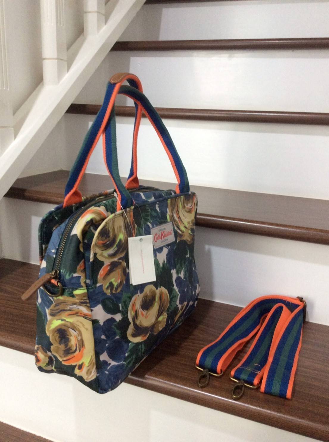 Cath Kidston Matt Oilcloth Busy Bag Handbag Crossbody Dimension: 34 x 22 x 12 cm / Strap 120 cm 2 way use, either use as a handbag or a cross body bag Waterproof matt oilcloth surface 2015AW Season's Oxford Rose Print in Deep Blue Colour