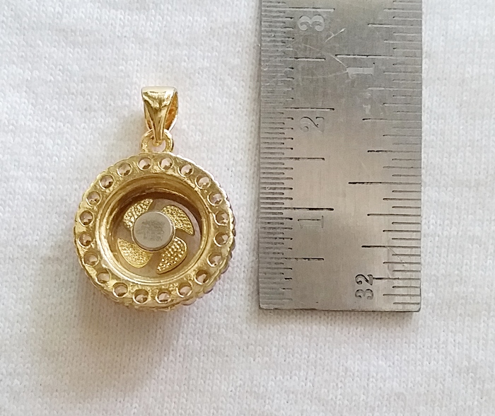 สินค้าหมดค่ะ จี้กังหันสีทองล้อมเพชรเสริมดวงค่ะ