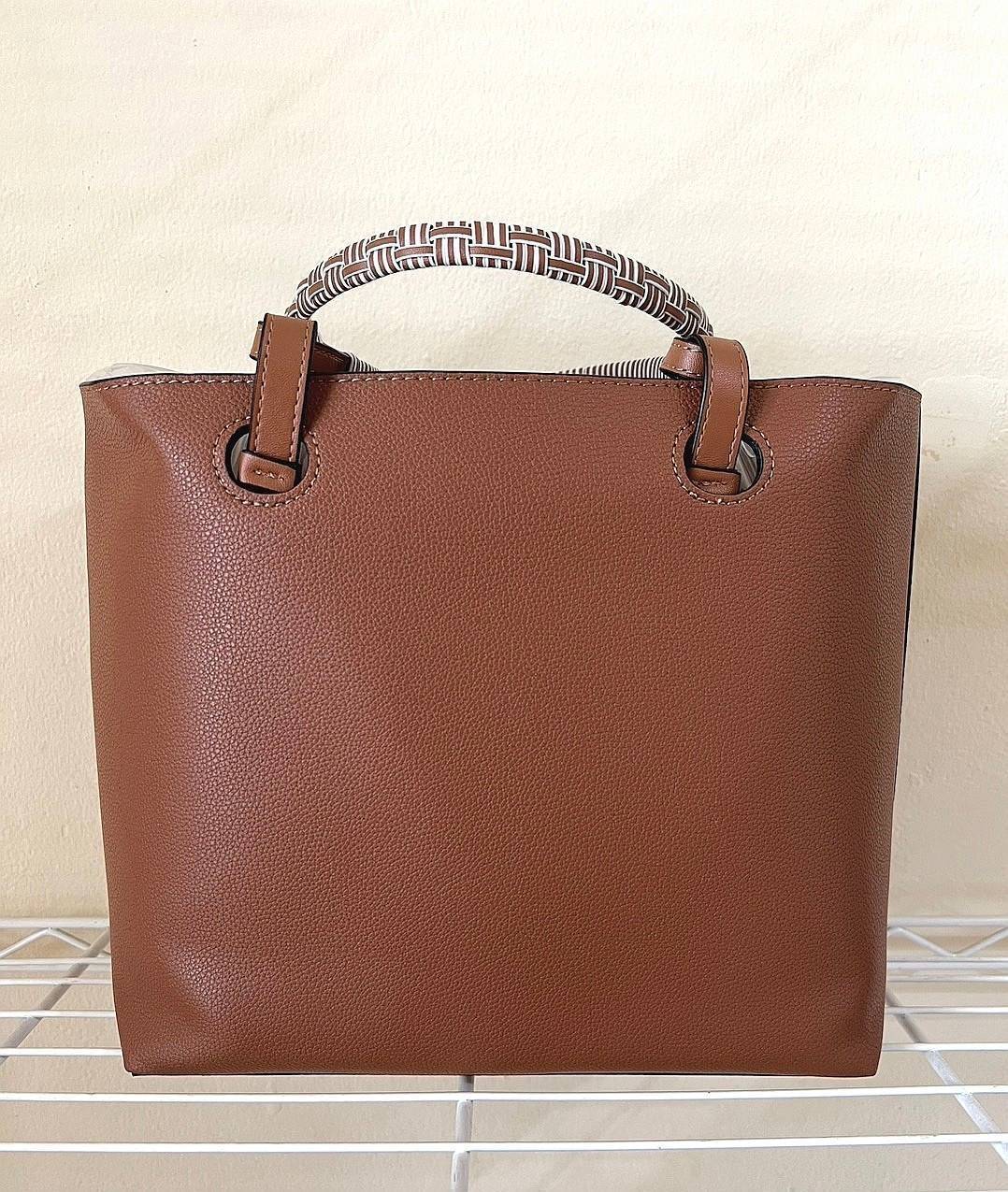 LOEWE TOTE BAG / Loewe Anagram printed leather tote bag / LOEWE HANDLE & SHOULDER BAG รุ่น Rare items กระเป๋าทรงโท้ทหนังนิ่มเทคเจอร์สวยดีไซน์สุดหรูคงเอกลักษณ์แบรนด์