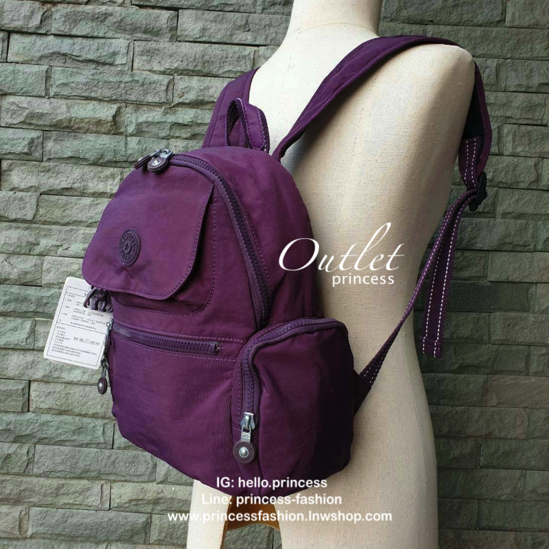 Kipling Matta Small Metallic Backpack รุ่น KI1490 คอลเลคชั่นใหม่ชนช้อป!!กระเป๋าเป้ขนาดกำลังดี วัสดุไนล่อนเคลือบกันน้ำ มีน้ำหนักเบา มีช่องเก็บของหลายช่อง แบ่งเป็นช่องด้านหน้า 2 ช่องและด้านข้างอีก 2 ช่อง ช่องใหญ่ปิดเปิดด้วยซิปคู่ภายในมีช่องซิป ช่องใส่ของจุก