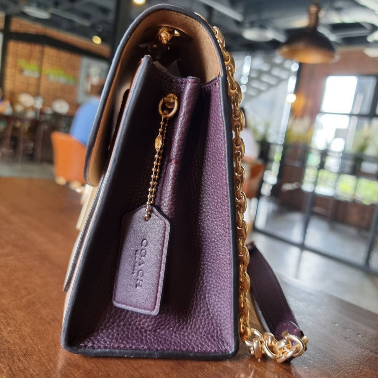 ของแท้ 💯% 】COACH C2174 LANE SHOULDER BAG IN COLORBLOCK SIGNATURE CANVAS หรูสุดต้องใบนี้นะน้องนะ ไอเท็มใหม่ล่าสุด กระเป๋าสะพายสายคุณหนู ดูหรูและคลาสสิค สายสะพายโซ่อะไหล่ทองขับผิว วัสดุหนัง pepble ตัดกับหนังแคนวาสเป็นดีไซน์คัลเลอร์บล็อค