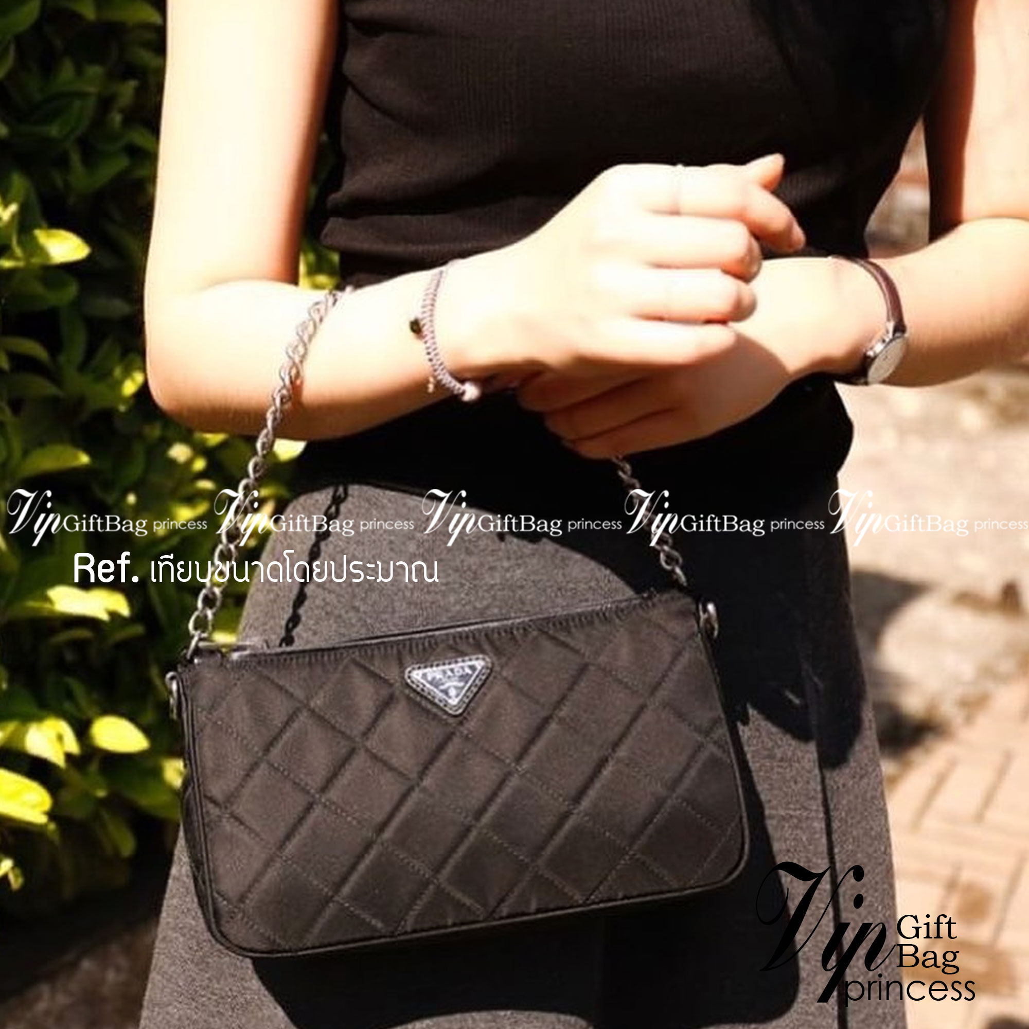 PRADA Tessuto Nylon Quilted Convertible Top Handle Sling Bag / PRADA Nylon Shoulder Bag กระเป๋าสะพายรุ่น Every Day Look ได้เลยค่ะ รุ่นแนะนำ วัสดุเป็น Nylon เนื้อดี บุเดินเส้นลายตารางดีไซน์ยอดนิยม ขนาดกำลังดี น้ำหนักเบา ด้านหน้าประดับโลโก้แบรนด์อะไหล่เงินส