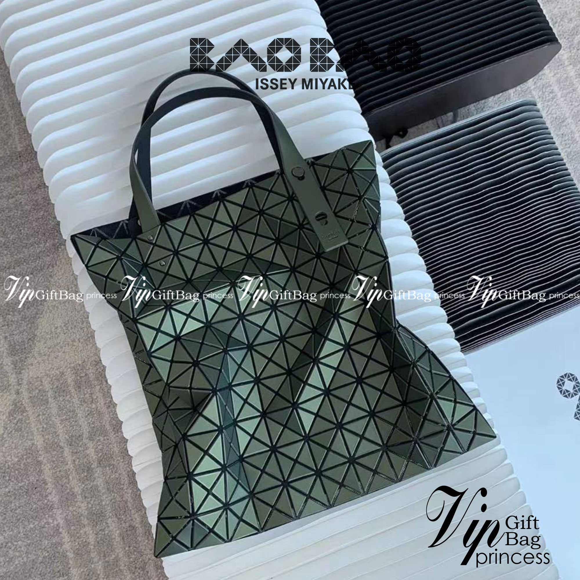 BAOBAO ISSEY MIYAKE 10x10 BLOCK TOTE BAG 39cm กระเป๋าถือทรง shopping โท้ทใบใหญ่ลายตาราง เกรดออริจินอล ภาพสินค้าถ่ายจากงานขายจริง ใช้งานต่างประเทศได้