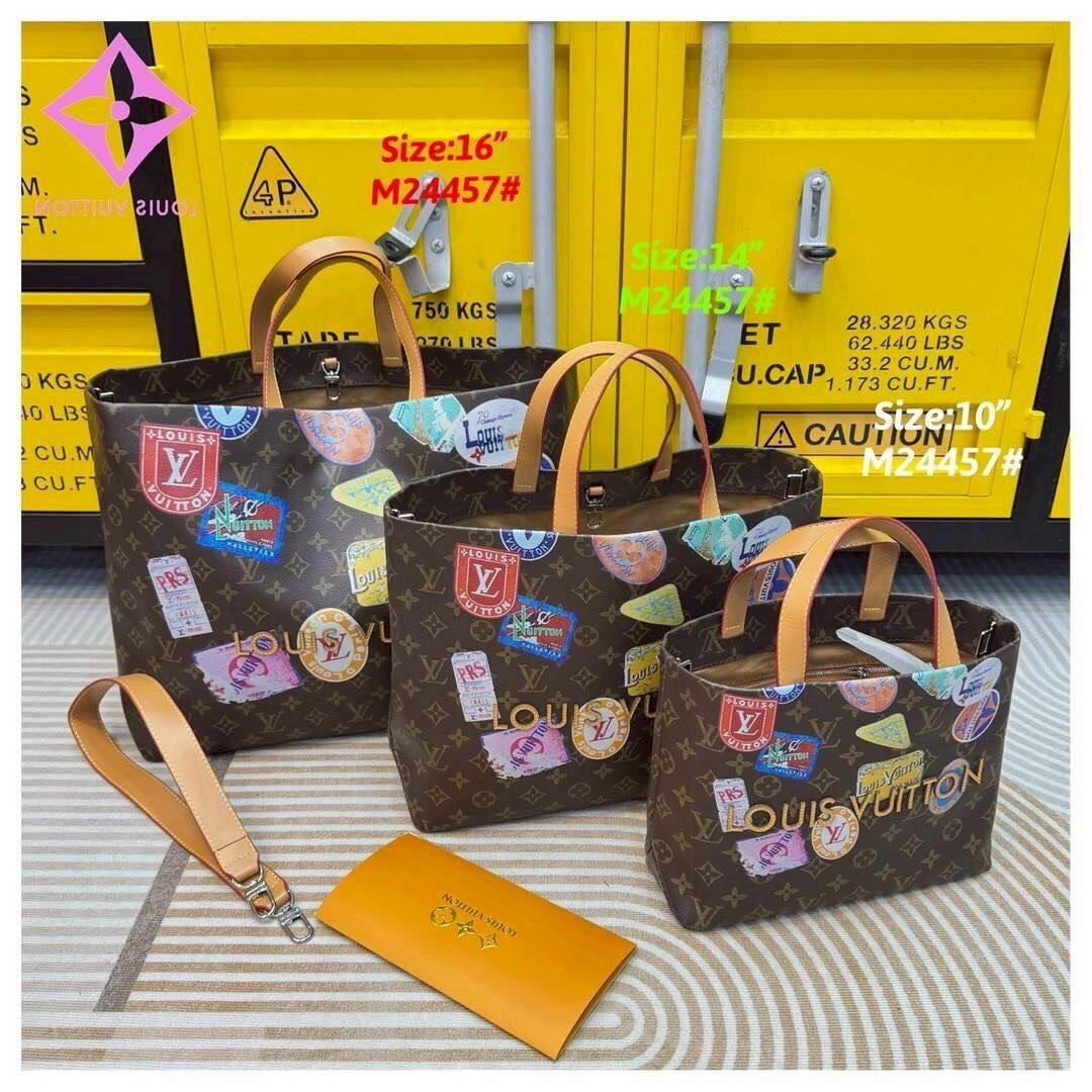 LV Flight Mode Onthego Voyage Bag / LV Tote Bag signature travel sticker print กระเป๋าทรงโท้ทใบใหญ่ รุ่นลิมิเต็ด โดดเด่นด้วยแท็กสติกเกอร์พิมพ์ลายท่องเที่ยว ให้ความวินเทจแต่ยังคงความหรูหราในตัว สวยหรูลงตัว ภายในโล่งกว้าง จุของได้อย่างจุใจ