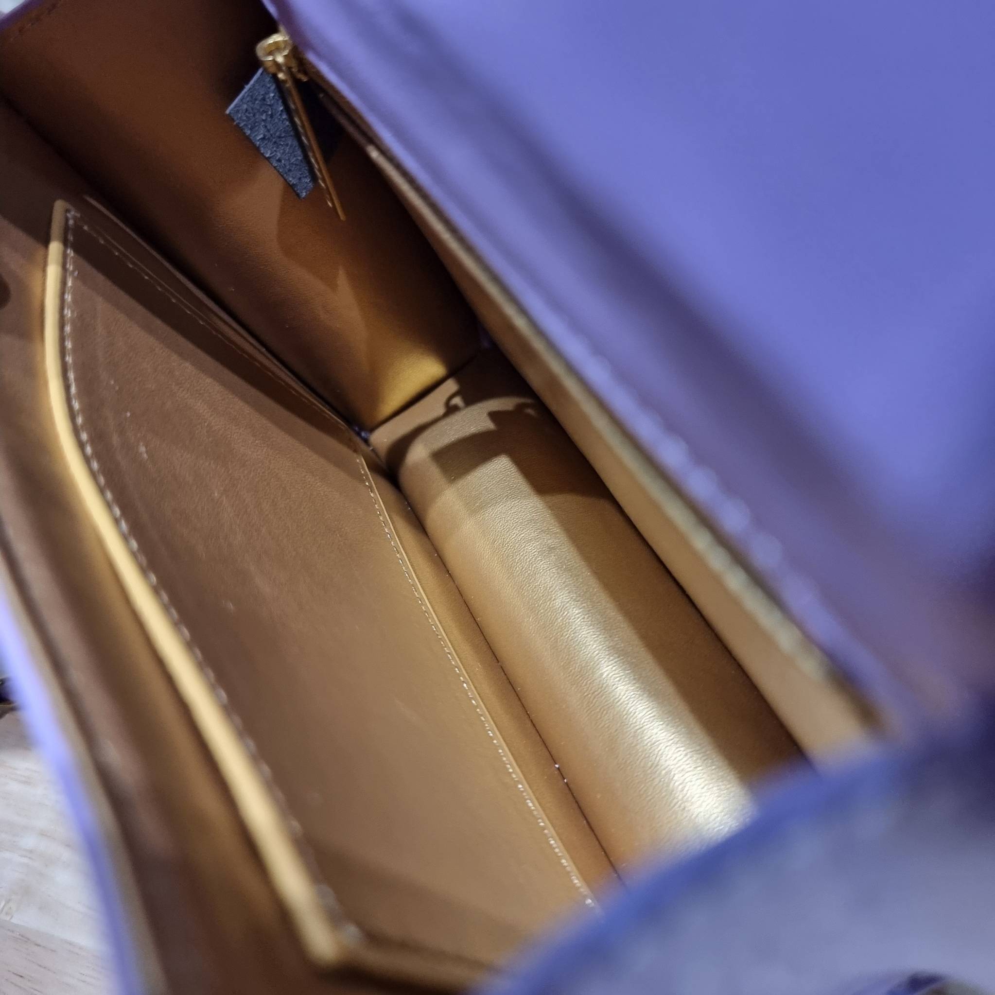 Chanel tweed mini flap bag / Chanel mini top handle กระเป๋าสะพายงานผ้าทวิตเอกลักษณ์เฉพาะของแบรนด์ งานสวยเป๊ะ มาพร้อมสายยาวถอดออกถือสวยๆเริ่ดๆ คิวท์มาก!! ดีเทลน่ารักเพียบ!!