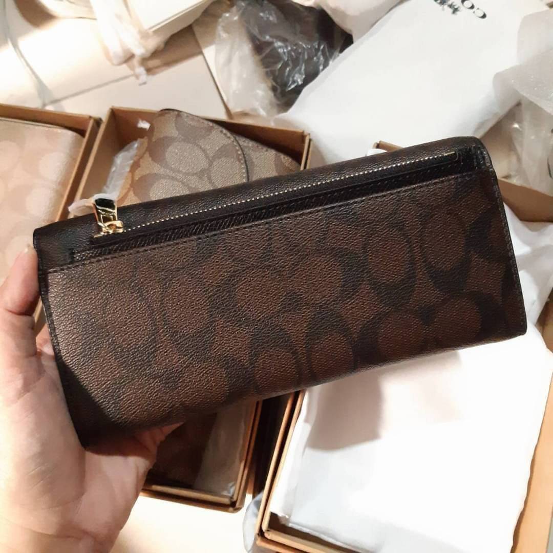 ของแท้ COACH F52601 POP SLIM ENVELOPE WALLET IN SIGNATURE กระเป๋าสตางค์รุ่นฝาพับ ดีไซน์เรียบหรู คลาสสิค ใช้งานง่ายและสะดวกมากๆ