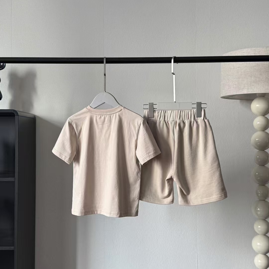 สลับแท้ เกรดเทพ เสื้อผ้าเด็กแบรนด์เนม Dolce & Gabbana งาน 1:1 เซตเสื้อพร้อมกางเกง รุ่น uni-sex ใส่ชิลๆ ผ้าคอตตอนแท้อย่างดีงานนำเข้า จากโรงงานเทียบแบรนด์