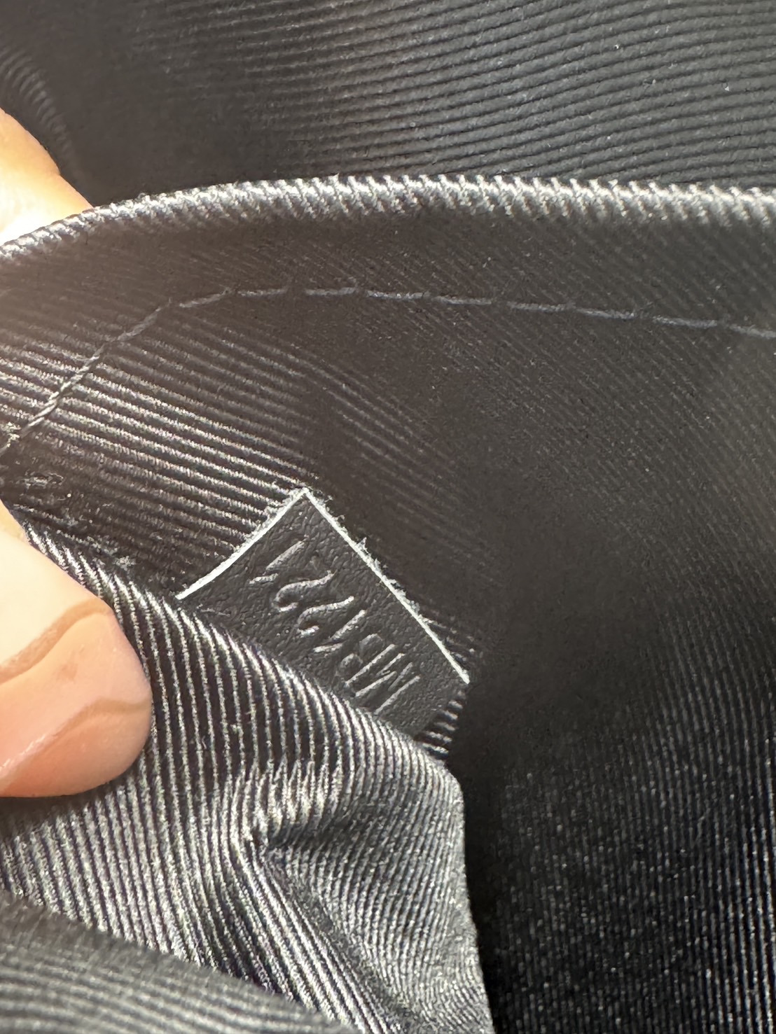 LV Fastline Messenger Bag กระเป๋าสะพาย ทรงแมสเซ็นเจอร์ สีดำเต็มใบสวยคลาสสิก หนังแท้สัมผัสนุ่ม ผสานสไตล์และฟังก์ชันการใช้งานเข้าด้วยกันอย่างลงตัว