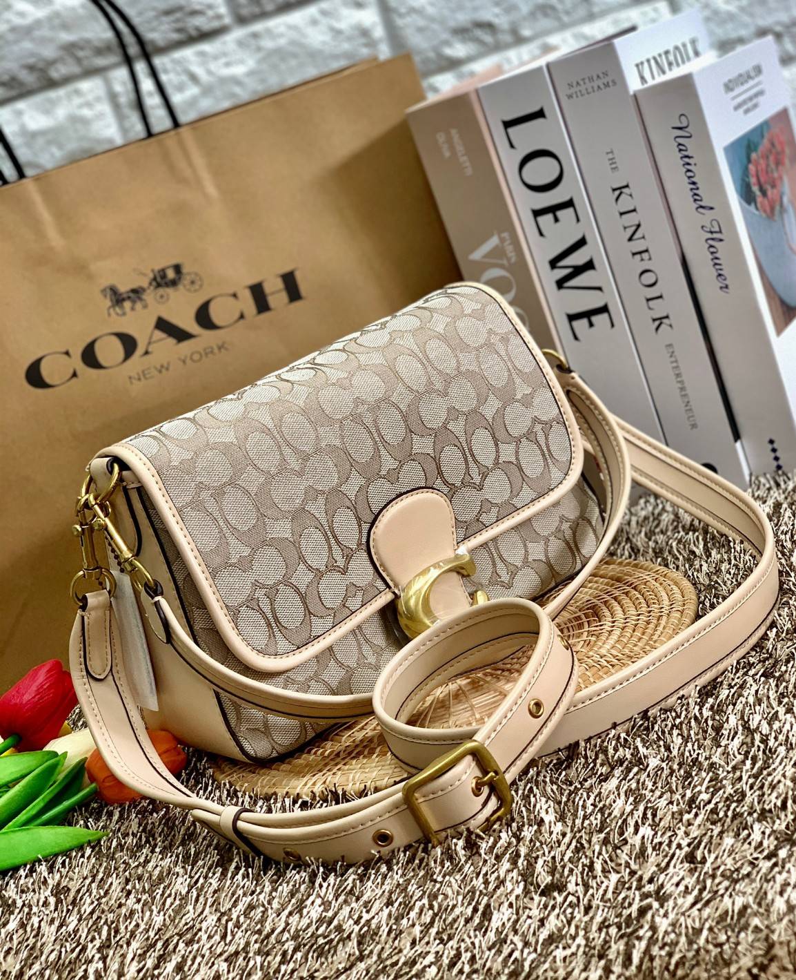 สวย คลาสสิคมากๆจ้าา COACH SOFT TABBY EUROPEAN CLASSIC UPGRADE PORTABLE BAG((C4821)) พร้อมส่งทันทีค่ะ สินค้าออกใหม่!! กระเป๋าหิ้ว//สะพายข้างได้ สุดคุ้ม! วัสดุ jacquard+หนังแท้ ได้สวยงาม คลาสสิคมากๆค่ะ น้ำหนักเบา เปิดปิดแบบกระดุมแม่เหล็กเป็นอะไหล่โลโก้แบรนด