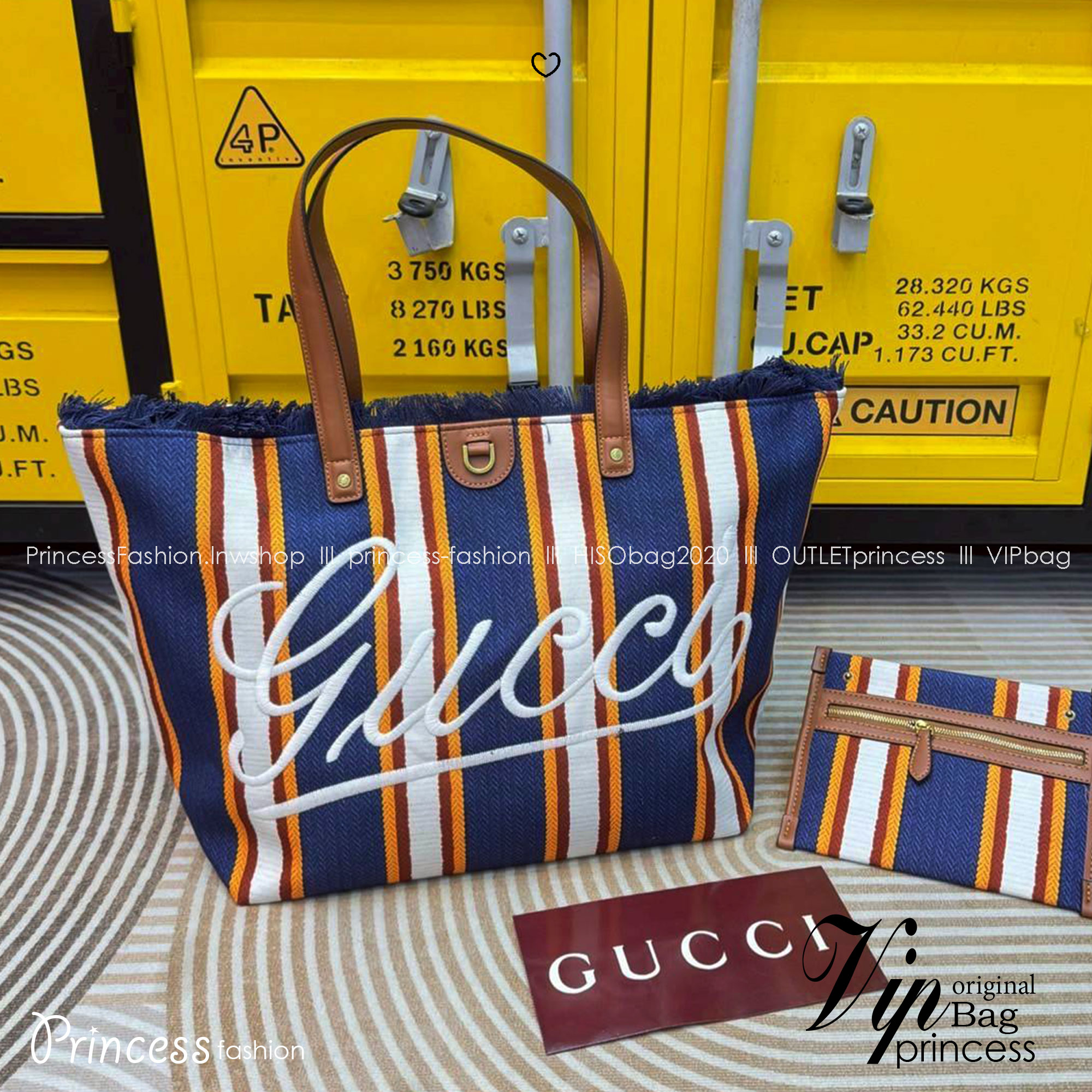 Gucci Embroidered large canvas tote bag Variation multicolor canvas กระเป๋าสะพายทรงโท้ทใบใหญ่ โดดเด่นผ้าแคนวาสฝ้ายลายทางสะดุดตา ตกแต่งด้วยงานปักลาย Gucci ด้านหน้า คอลเลคชั่นฤดูใบไม้ผลิ/ฤดูร้อน 2025