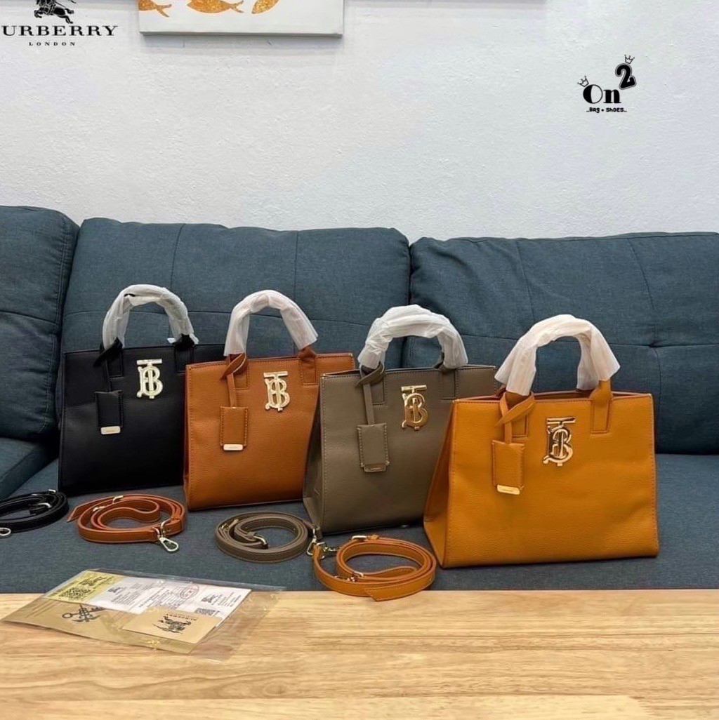 VIP 🥂 Burberry Mini Leather Frances Bag / Burberry shoulder bag กระเป๋าสะพายทรงtote หน้าติดอะไหล่แบรนด์สีทองหรู งานจริงสวยเลอค่ามากๆไม่ผิดหวัง Rare items เด็ดๆแบบนี้ห้ามพลาดนะคะ!