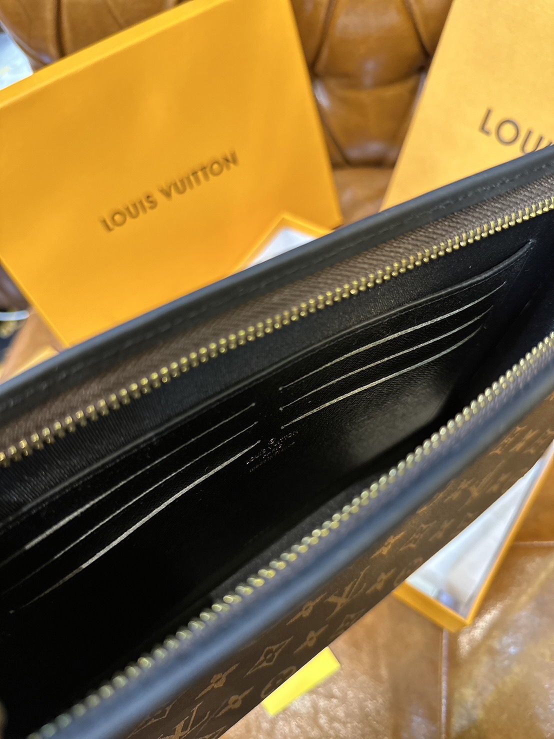 LV Pochette Voyage MM / LV Clutch กระเป๋าถือทรงคลัช ทรงพอช เกรดออริ สลับแท้ 1:1 ใช้ต่างประเทศได้ ใช้ได้ทั้งชายหญิง