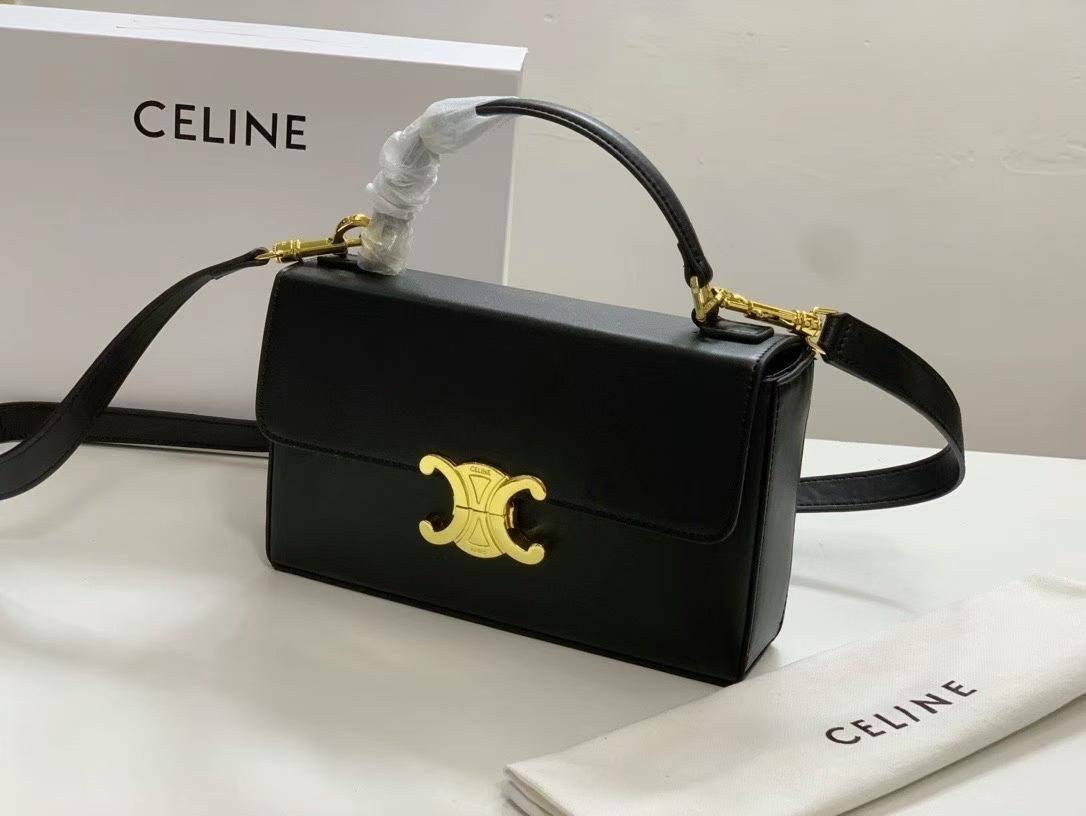 ORIGINAL🥂 Celine Triomphe shoulder handbag Bag / Celine box triomphe in Natural Calfskin Tan กระเป๋าสะพายเรียบหรูและดูทันสมัยใบนี้ออกมา ให้คุณเลือกสะพายในชีวิตประจำวันเข้ากับการแต่งตัวสบาย ๆ