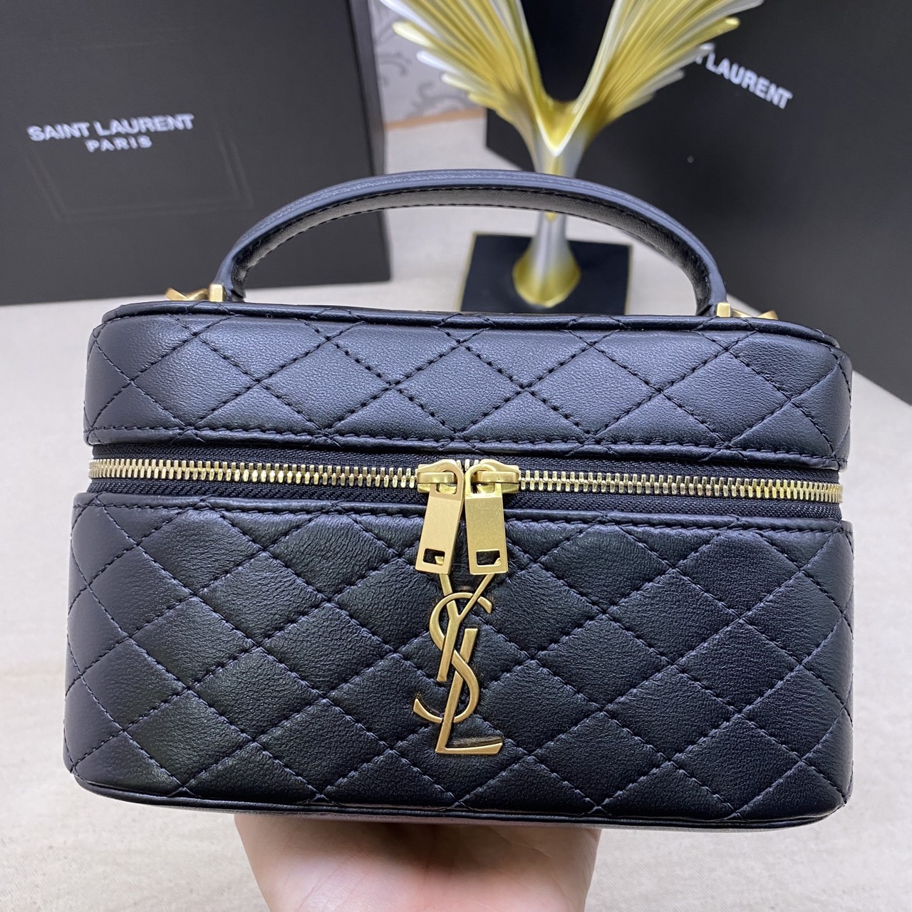 YSL GABY VANITY BAG กระเป๋าใส่เครื่องสำอางซิปรอบ งานหนังสวยเต็มใบ เกรดออริ สลับแท้ 1:1 ใช้ต่างประเทศได้