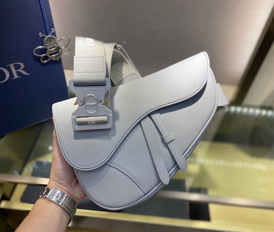 หนังแท้ CHRISTIAN DIOR SADDLE BAG GRAY Grained Calfskin พร้อมส่งที่ไทย ออริจินอลหนังแท้ทั้งใบ ภาพสินค้าถ่ายจากงานขายจริง ใช้งานต่างประเทศได้