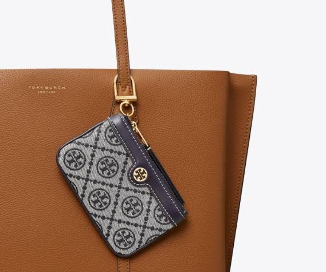 TORY BURCH T MONOGRAM CARD CASE KEY RING ใหม่ล่าสุด กับกระเป๋าเอนกประสงค์สำหรับถนอมบัตร น่ารัก คิ้วท์ๆ ใบจริงน่าใช้มาก