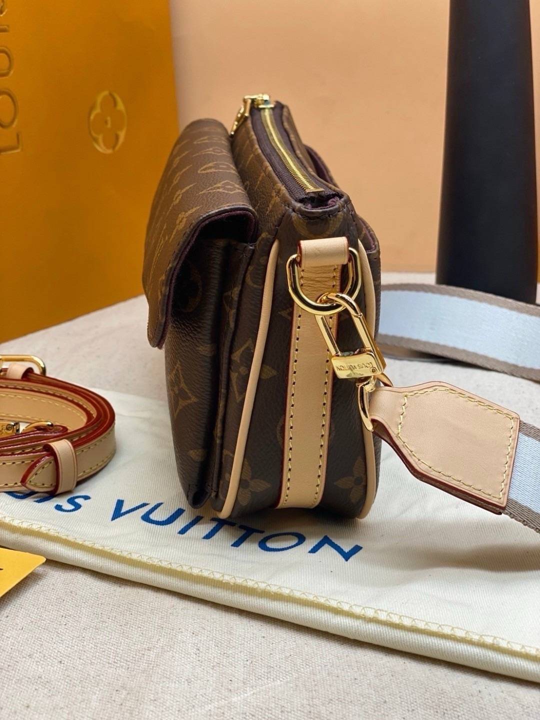 ORI | LV Vivacite bag กระเป๋าสะพายมัลติ สายหนังครอสบอดี้ สะดวกใช้มากๆตรงด้านหน้า ดีไซน์แบ่งเป็นกระเป๋าเล็กไว้ให้เก็บของจุกจิก สวยหรูดูแพง