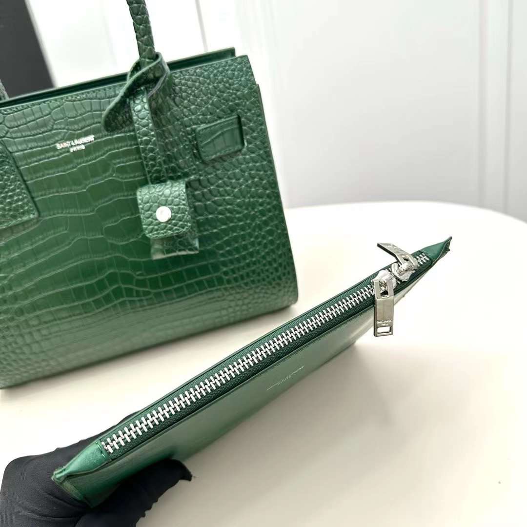 YSL TOTE BAG / SAC DE JOUR BABY IN CROCODILE LEATHER กระเป๋าสะพายทรงโท้ท หนังลายจระเข้สวยหรู จุของได้เยอะ เกรดออริ 1:1 เทียบแท้ ภาพถ่ายจากงานขายจริง ใช้งานต่างประเทศได้