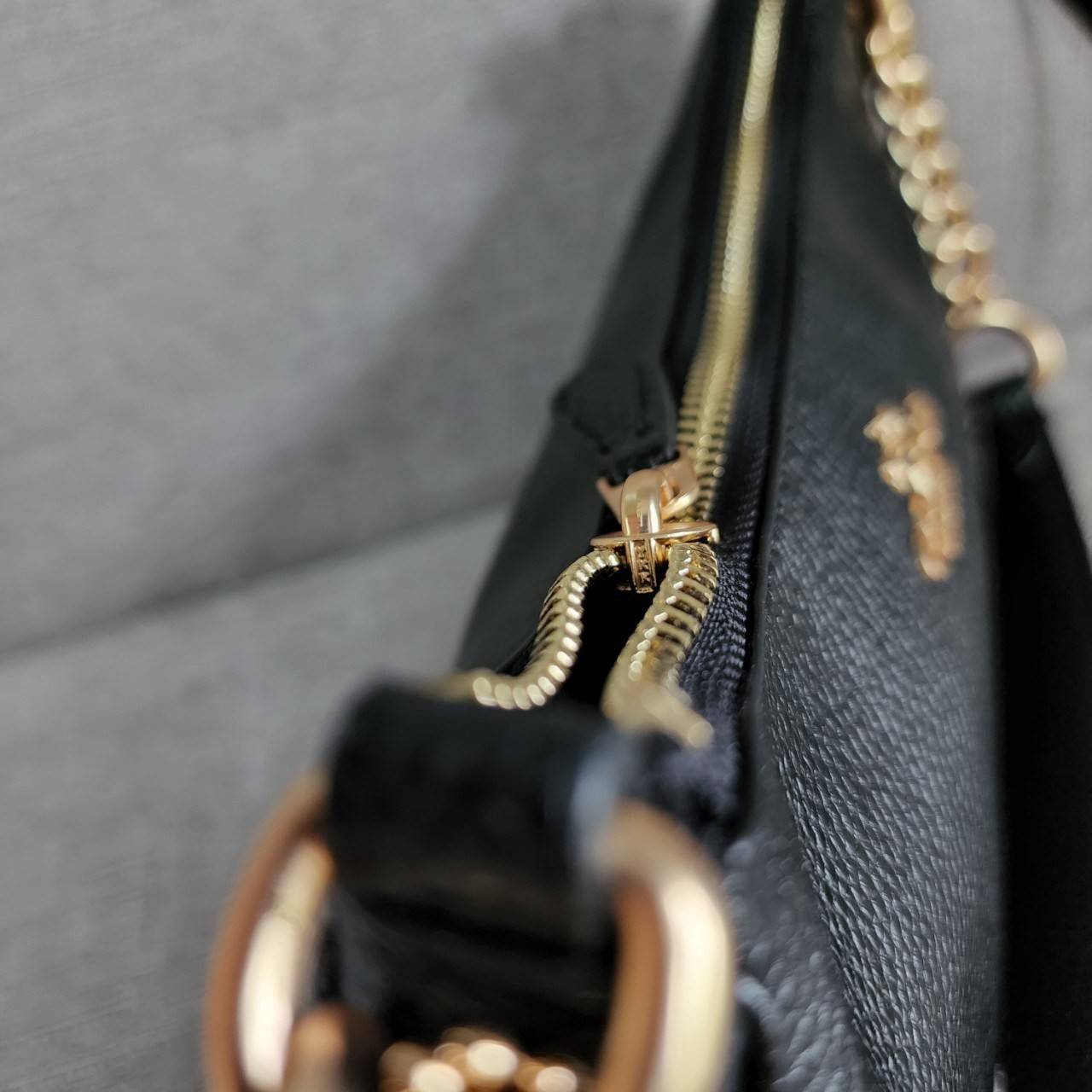 พร้อมส่งครบสี สวยทุกสีเลยค่า😘 ((CA173//CA209//CA548)) COACH TERI SHOULDER BAG 🔹กระเป๋าทรงพอช ในรูปแบบหนังแท้ หนังนิ่มสวยมากค่ะ