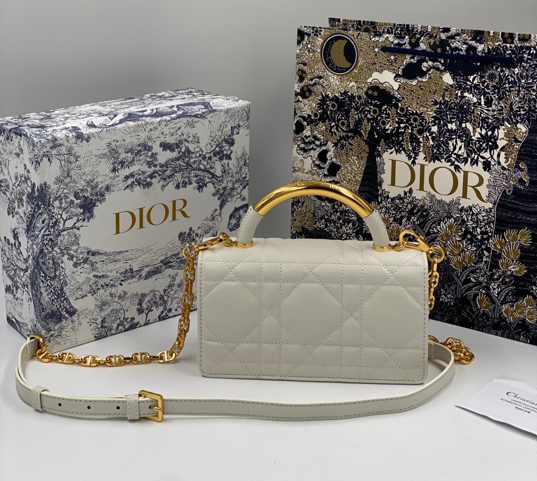 Mini Dior Ange Bag Macrocannage CD clasp with white resin pearl กระเป๋าถือพร้อมสายสะพาย ประดับตัวล็อคมุก สวยงามเหนือกาลเวลา เกรดออริ 1:1 ใช้งานต่างประเทศได้