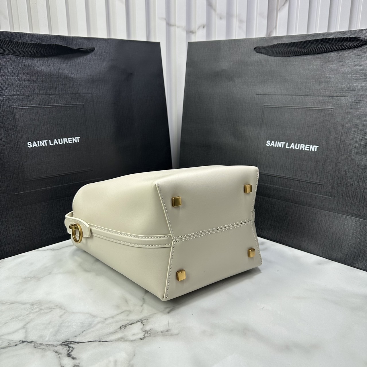 Small 6" YSL Le 37 in shiny leather Hobo Bag / YSL Bucket Bag / YSL Tote Bag กระเป๋าสะพายทรงโฮโบโท้ท งานหนังสวยเต็มใบ อะไหล่ทองสวยคลาสสิก ราคาแสนดีแนะนำของมันต้องมีจริงๆ