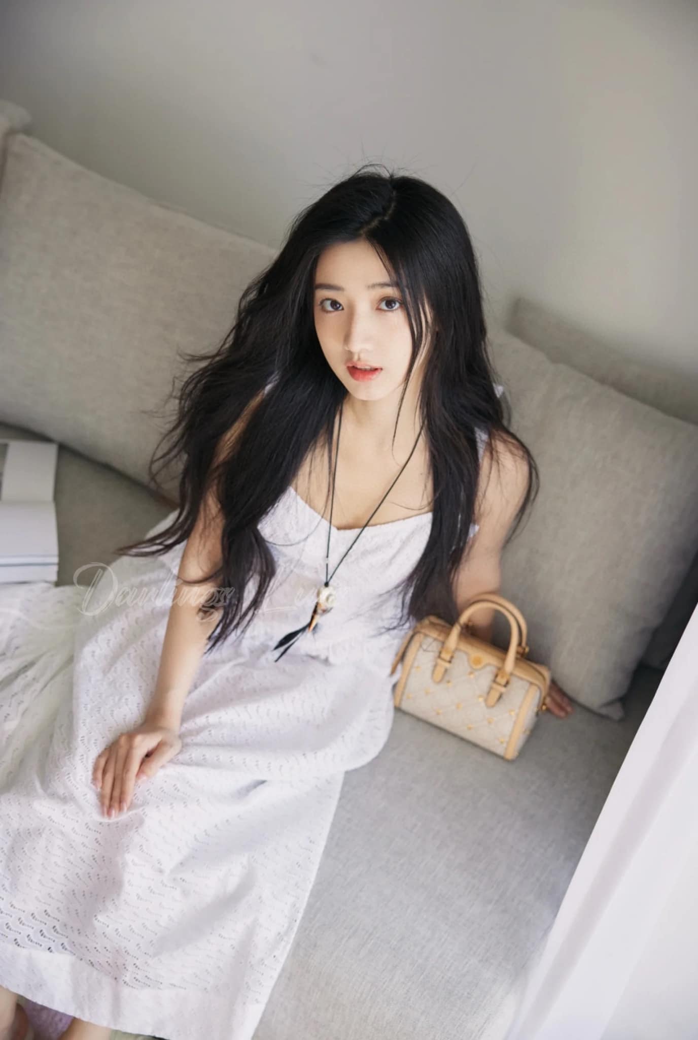 TORY BURCH T MONOGRAM Mini Jacquard Wine Barrel Bag ivory multi heart shape / Tory Boston Bag กระเป๋าทรงหมอนบอสตั้นแต่งหัวใจสีทองสวยหรู น่ารักรุ่นใหม่ล่าสุด เกรดท็อปออริ เทียบแท้ 1:1 เกรดดีสุด ใช้งานต่างประเทศได้