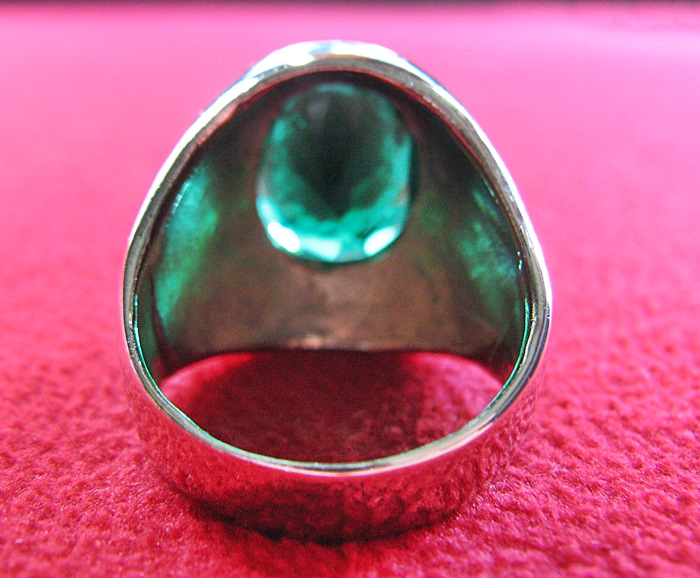 สินค้าหมดค่ะ แหวนพลอยมรกตเนื้อทองขาว ด้านข้างลายมังกร(ราศีพฤษภ)ค่ะ