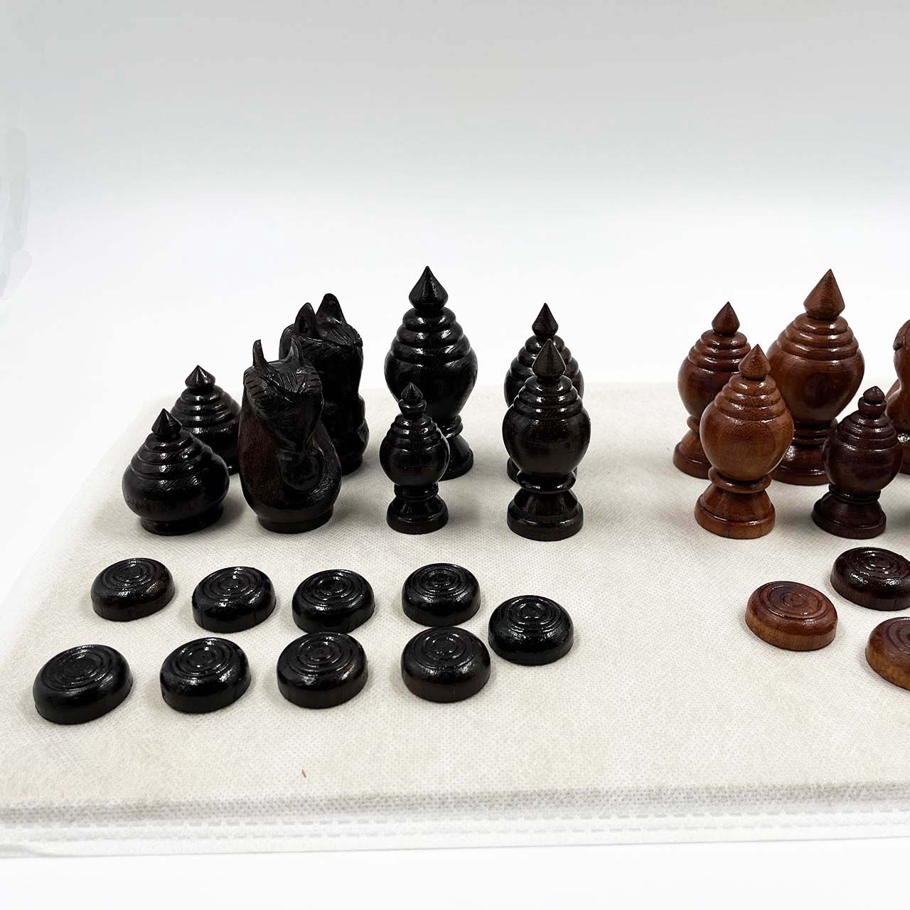 ตัวหมากรุกไทยชุดพยุหคีรีไม้เนื้อแข็ง ไม้แดง+ไม้มะขามป่า ขุนสูง 8.5 ซม