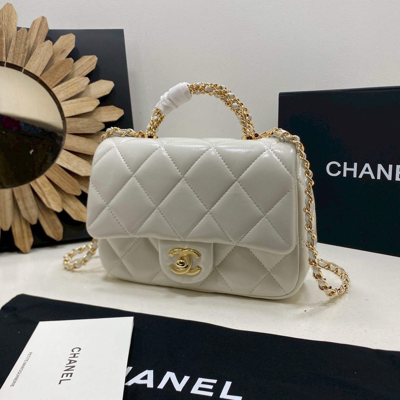 ORI หนังแท้ | Chanel Small Flap Bag with Top Handle 20cm กระเป๋าสะพายดีไซน์คลาสสิก หูจับแต่งโซ่สีทองหรูหรา เรียบหรูดูแพง