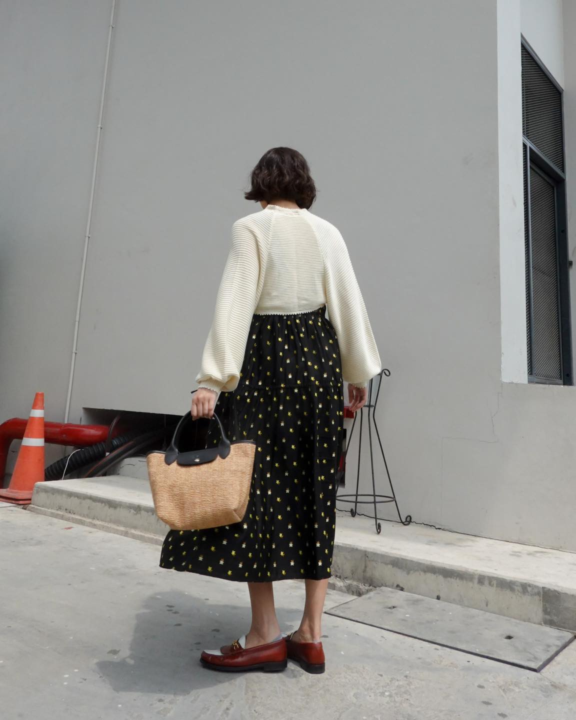 LONGCHAMP LE PLIAGE COLLECTION PAILLE TOP HANDLE BAG มี 3 ขนาด XS/S/M กระเป๋าถือหรือสะพาย งานสาน raffia ปากกระเป๋าตัดด้วยหนังสีดำ ลุคช์สุดเท่ของเหล่า Celebrities กับกระเป๋าปิคนิกสุดฮิตจาก Longchamp อย่าง Le Pliage Paille (เลอ ปลิยาจ ไพล์) ถือเป็นกระเป๋าที