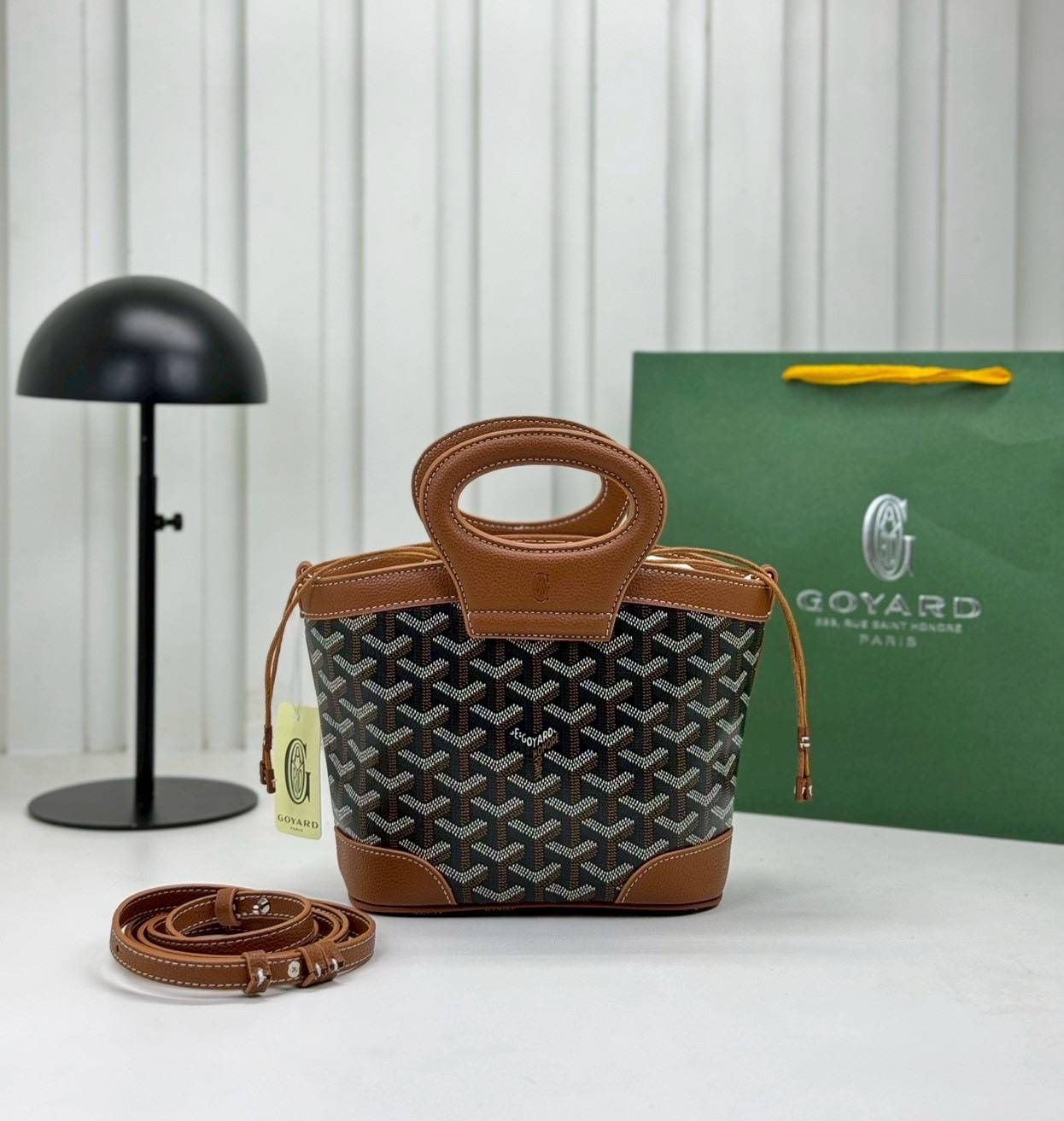 ORI หนังแท้ | Goyard Beluga Mini Bag กระเป๋าสะพายทรงบัคเก็ต พร้อมหูจับในตัว สะดวกใช้งาน ด้านในเป็นผ้าดีไซน์ผูก เพิ่มความน่ารักน่าใช้ สวยมากค่ะ