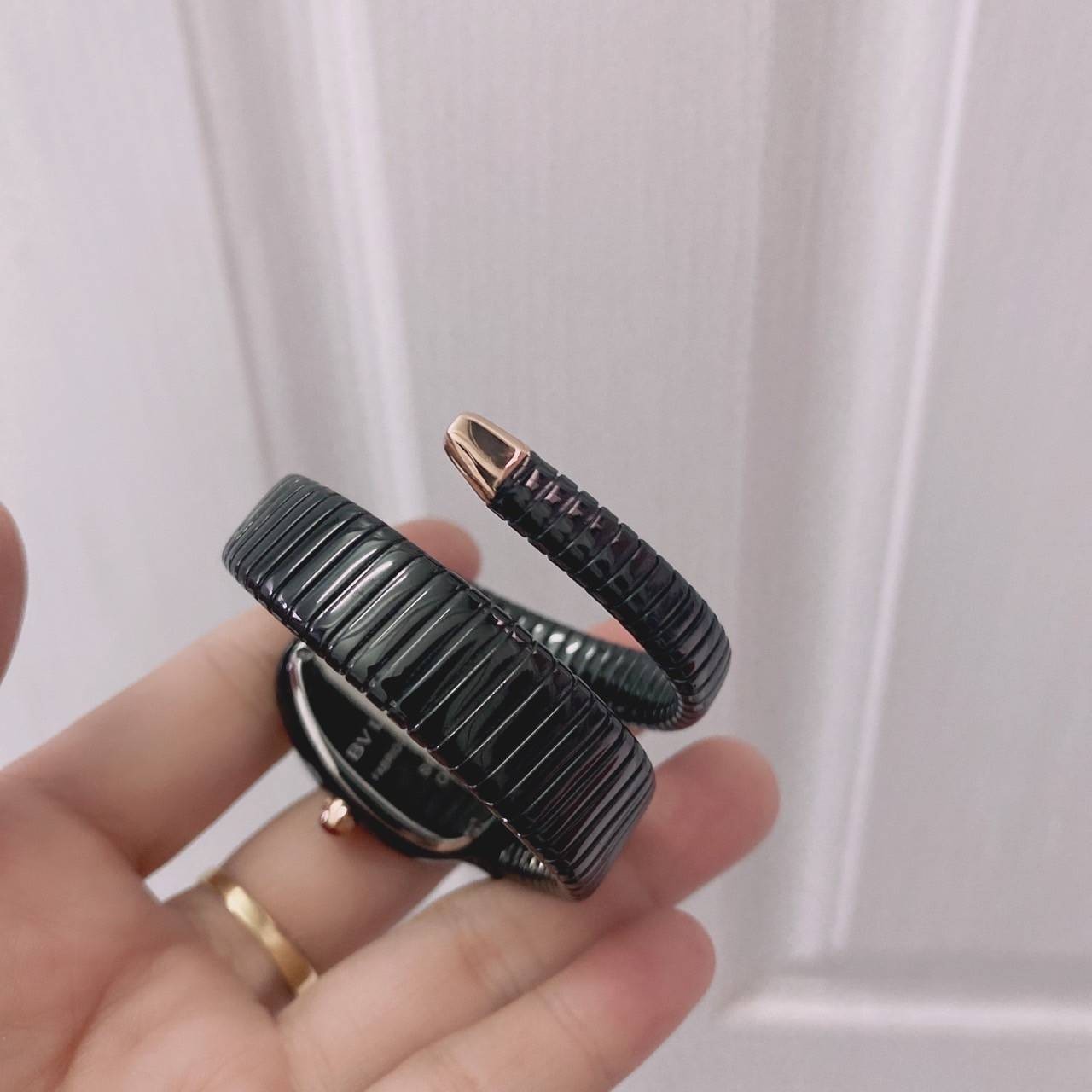 BVLGARI SERPENTI WATCH 24mm 26mm นาฬิกาบุลการี รุ่นหน้าปัดไม่มีเพชร นาฬิกาผู้หญิง ระบบถ่าน Quartz ภาพสินค้าถ่ายจากงานขายจริง