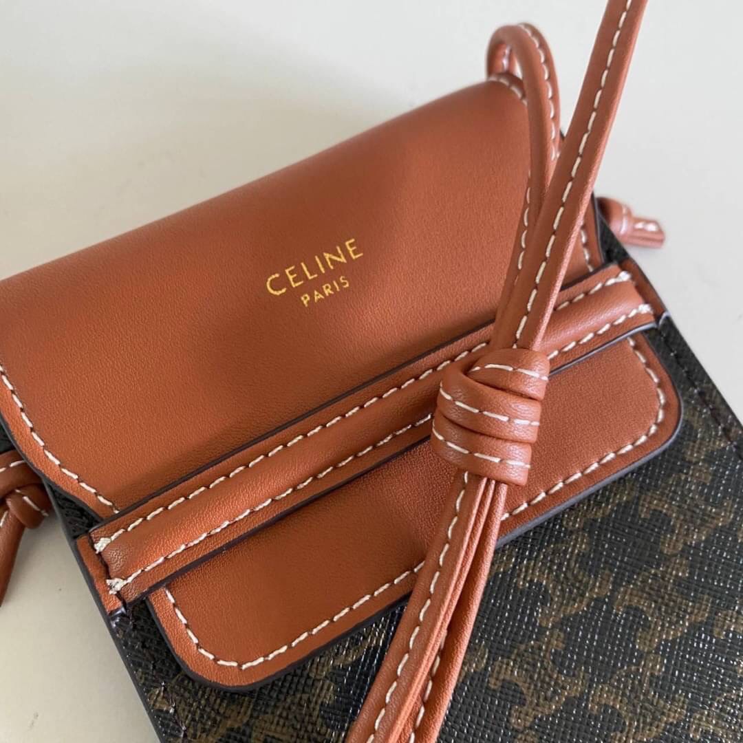 VIP 】พร้อมส่งที่ไทย!! CELINE Phone Pouch With Flap In Triomphe Canvas And Lambskin