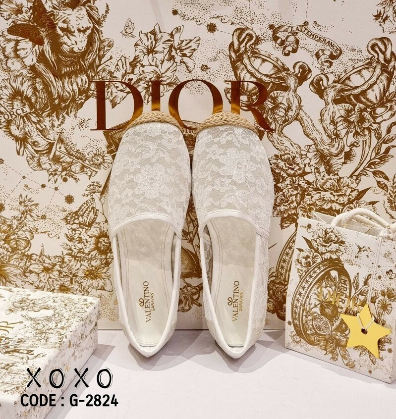 Valentino คัชชู ลูกไม้ ใส่สบาย ไม่อัพ หน้ากว้าง แมทส์ชุดง่าย น้ำหนักเบา ขอบรอบแต่งเชือกปอฟาง สวยเก๋