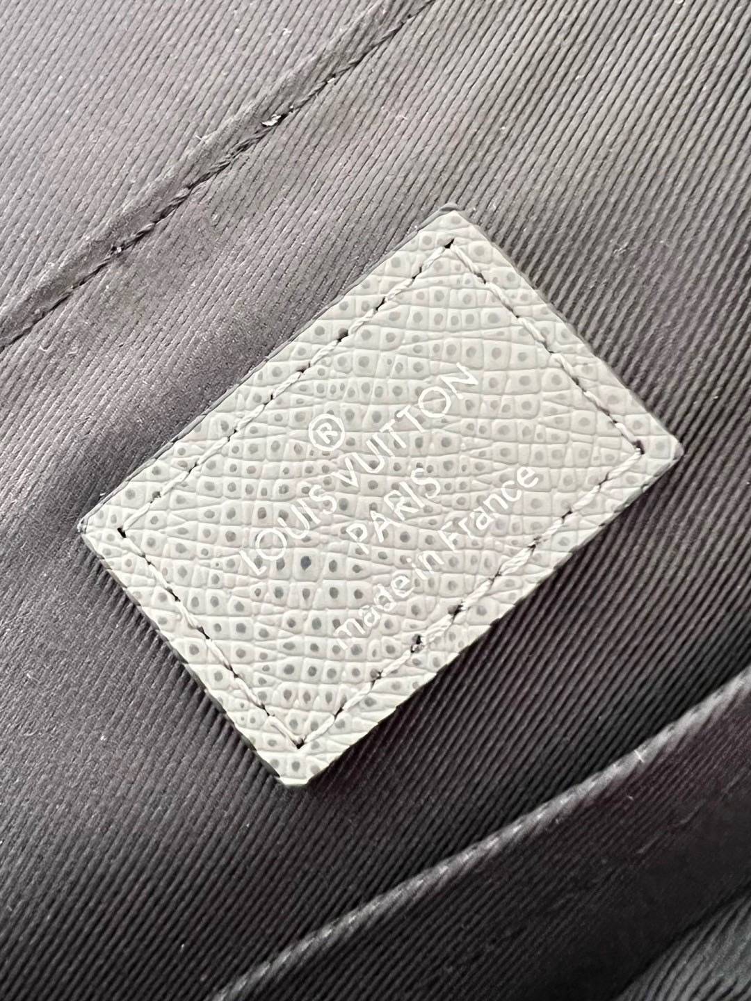 เกรดเทพ Top ORI | LV District PM Taiga leather Glacier Gray กระเป๋าสะพายทรงแมสเซ็นเจอร์ หนังแท้ เกรดดีสุด เทียบแท้