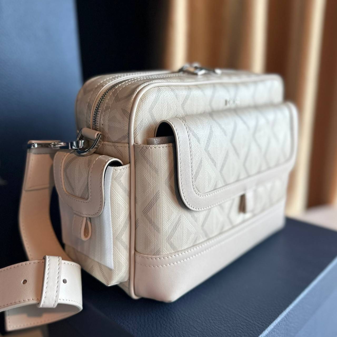 DIOR HIT THE ROAD MESSENGER BAG CD Diamond Canvas and Smooth Calfskin เกรดเทพออริจินอล หนังแท้ งานดีสุด ภาพถ่ายจากงานขายจริง ใช้งานต่างประเทศได้