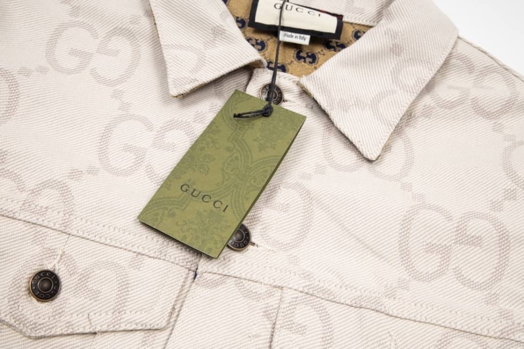 Gucci Maxi GG denim jacket / Gucci jacket Denim เกรดออริจินอล มีป้ายแท็กที่คอเสื้อ ใส่ได้ทั้งผู้หญิงผู้ชาย พร้อมส่งที่ไทย ภาพสินค้าถ่ายจากงานขายจริง ใช้งานต่างประเทศได้