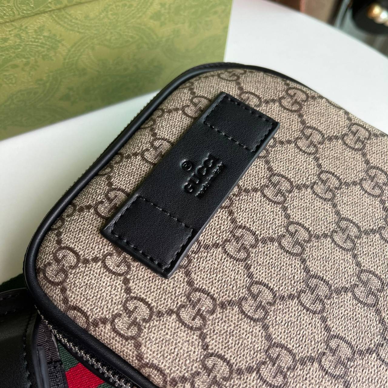 หนังแท้ Gucci GG Supreme belt bag - Neutrals A two-pouch belt bag in GG Supreme canvas with black leather trims. กระเป๋าคาดอก/คาดเอว อีกรุ่นหนึ่งที่หลายคนตามหา งานออริสวยมาก ทำจากหนังแท้ สามารถใช้ได้ทั้งผู้ชายแล้วก็ผู้หญิงสามารถคาดเอวหรือคาดอกก็ได้