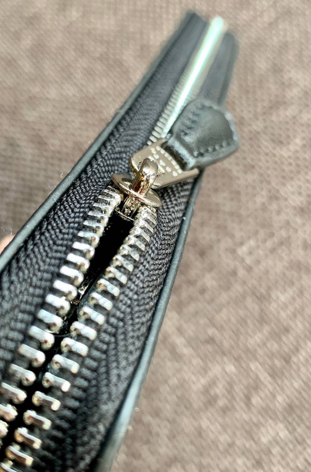 ทั้งสวย ทั้งน่ารัก อดใจไม่อยู่จ้าา💋COACH X PEANUTS MEDIUM ID ZIP WALLET WITH SNOOPY PRINT ((C4123)) 📣พร้อมส่งค่ะ! กระเป๋าเงินใบกลาง ขนาดพอดีๆ 🔺ตัวกระเป๋าทั้งใบปริ้นลายการ์ตูนSnoopy ดูซุกซน น่ารักมากๆค่ะ