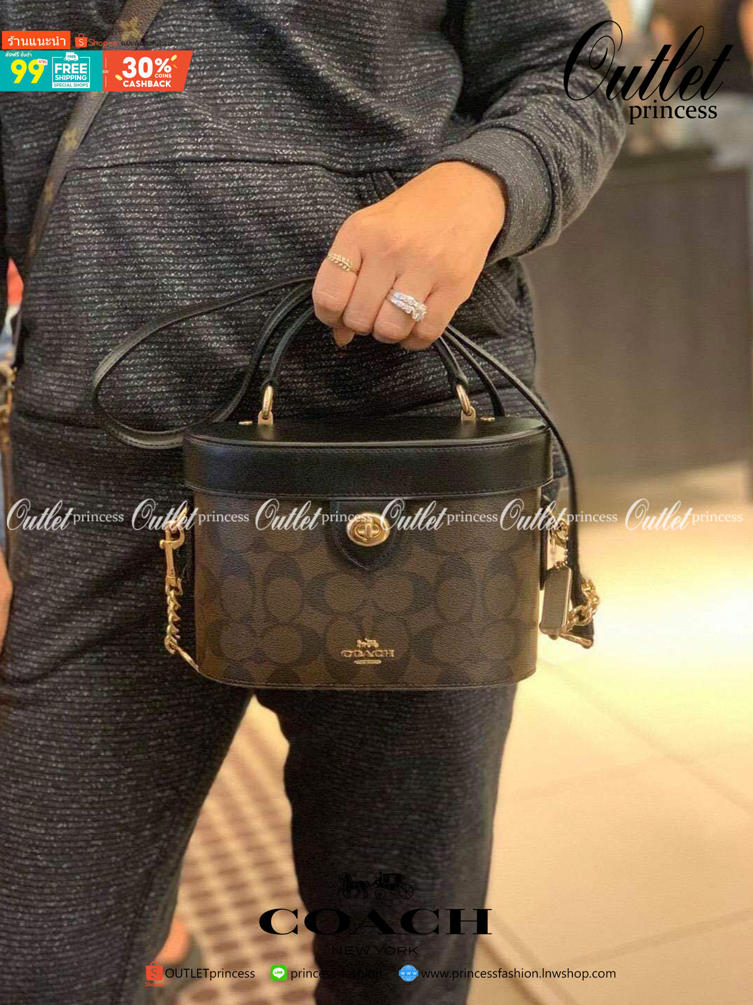 COACH KAY CROSSBODY IN SIGNATURE ((78277)) กลับมาอีกครั้ง! กระเป๋าหิ้ว//สะพายแบบครอสบอดี้ร์ หนังแท้นิ่มสวย เปิดปิดกระเป๋าแบบหมุนล็อค ภายในโล่งสามารถใส่กระเป๋าเงินใบกลางได้;มือถือได้ทุกรุ่น; มีช่องเล็กให้ใส่ของจุกจิก;ซัปในบุผ้าอย่างดีเลยค่ะ มาพร้อมสายสะพาย